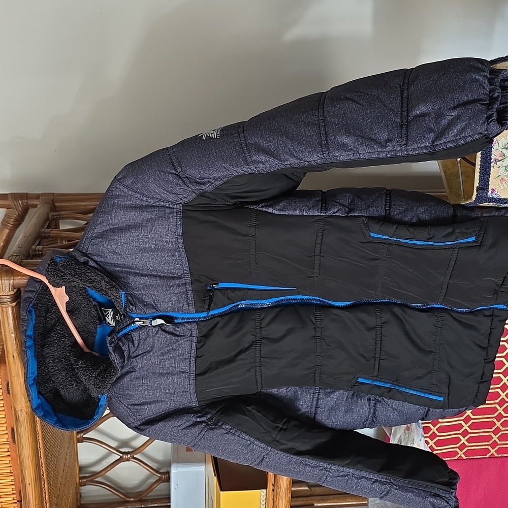 Boys 8 Hooded WinyerbPuffer Jacket 3-toned MANY pockets Waterproof EUC